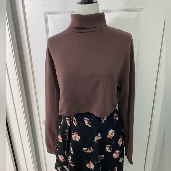 twik Sweaters - Cropped brown turtle neck sweatshirt